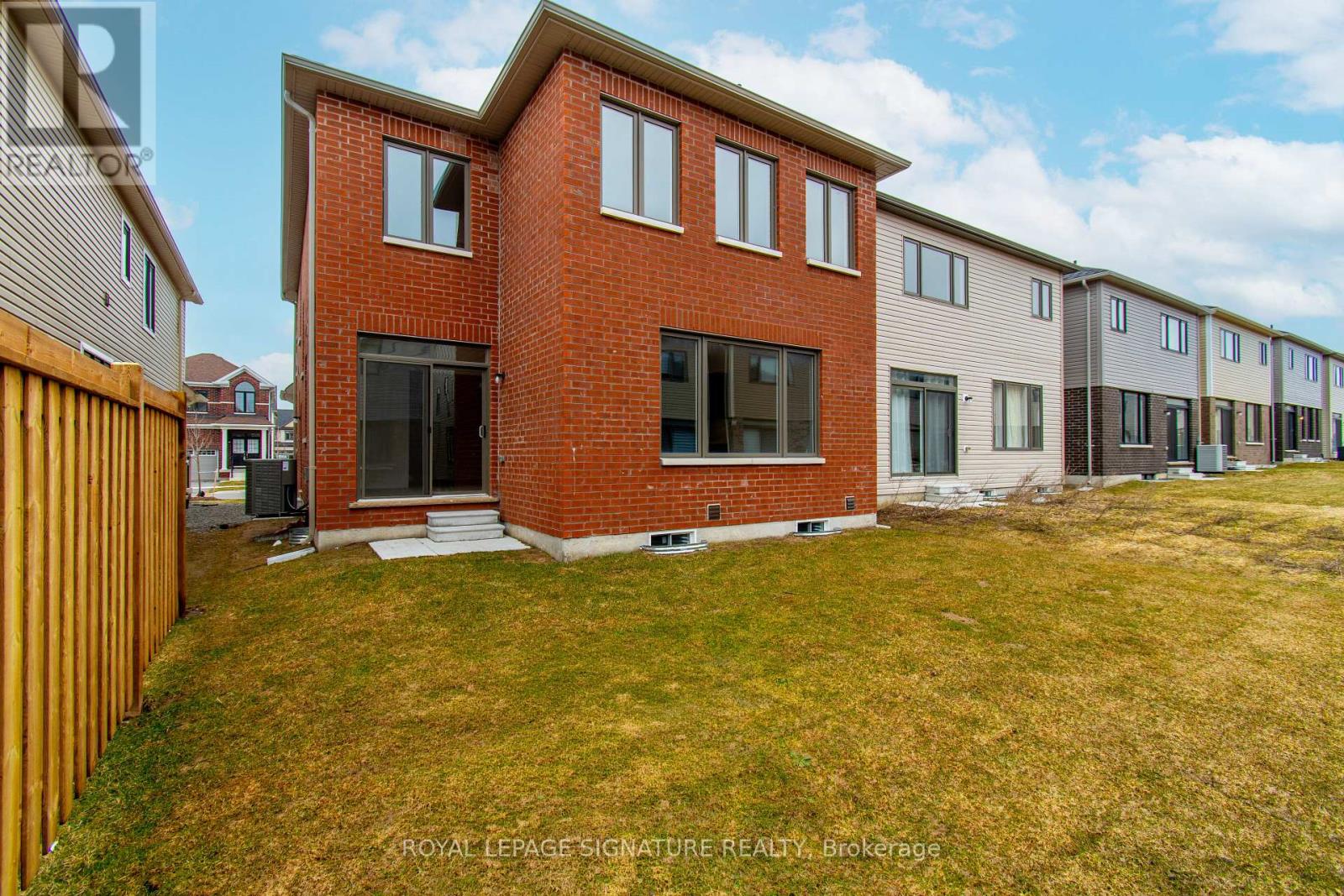 22 Prudhoe Terrace, Barrie, Ontario  L9S 2Z8 - Photo 4 - S12956448