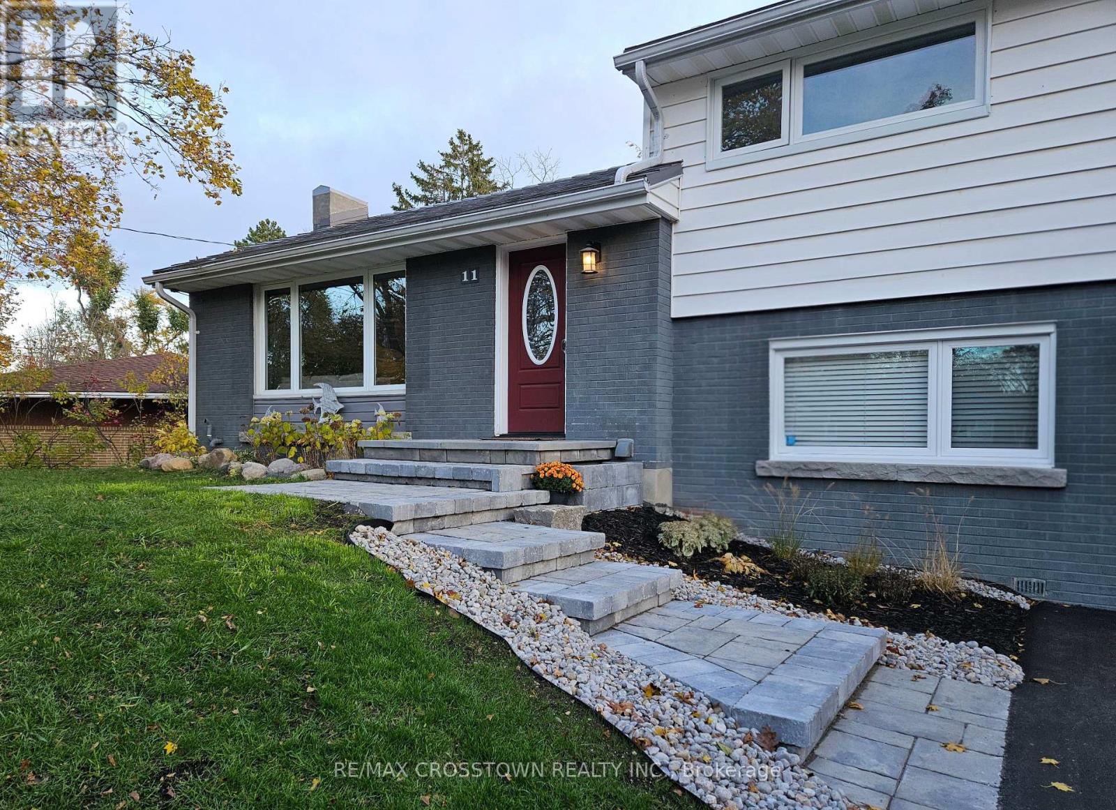 11 CASTLE DRIVE, Barrie, Ontario