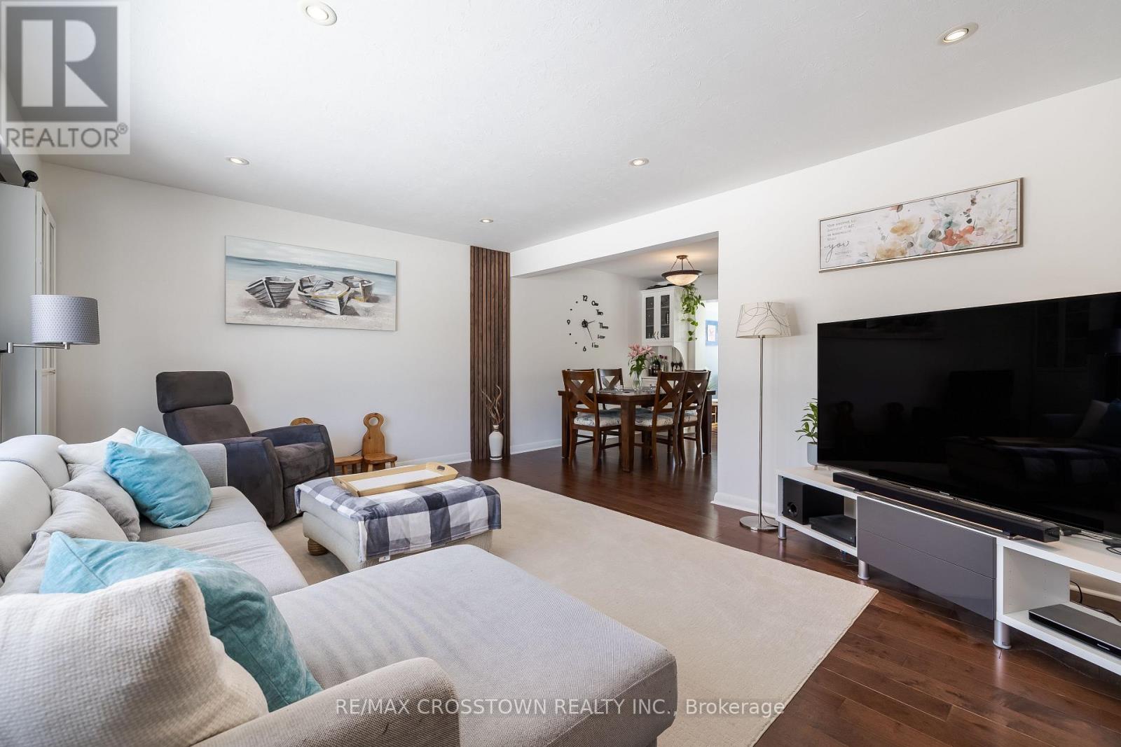 11 Castle Drive, Barrie, Ontario  L4N 1P7 - Photo 4 - S12956460