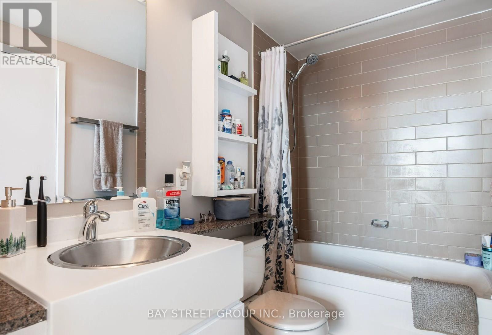 1611 - 35 Mariner Terrace, Toronto, Ontario  M5V 3V9 - Photo 6 - C12956476