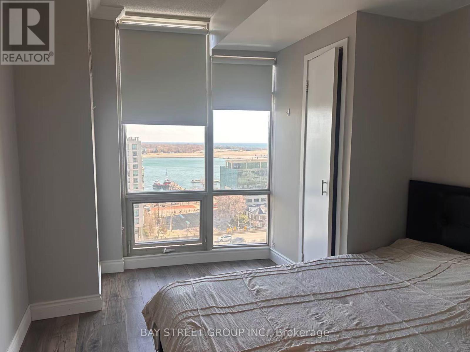 1611 - 35 Mariner Terrace, Toronto, Ontario  M5V 3V9 - Photo 8 - C12956476