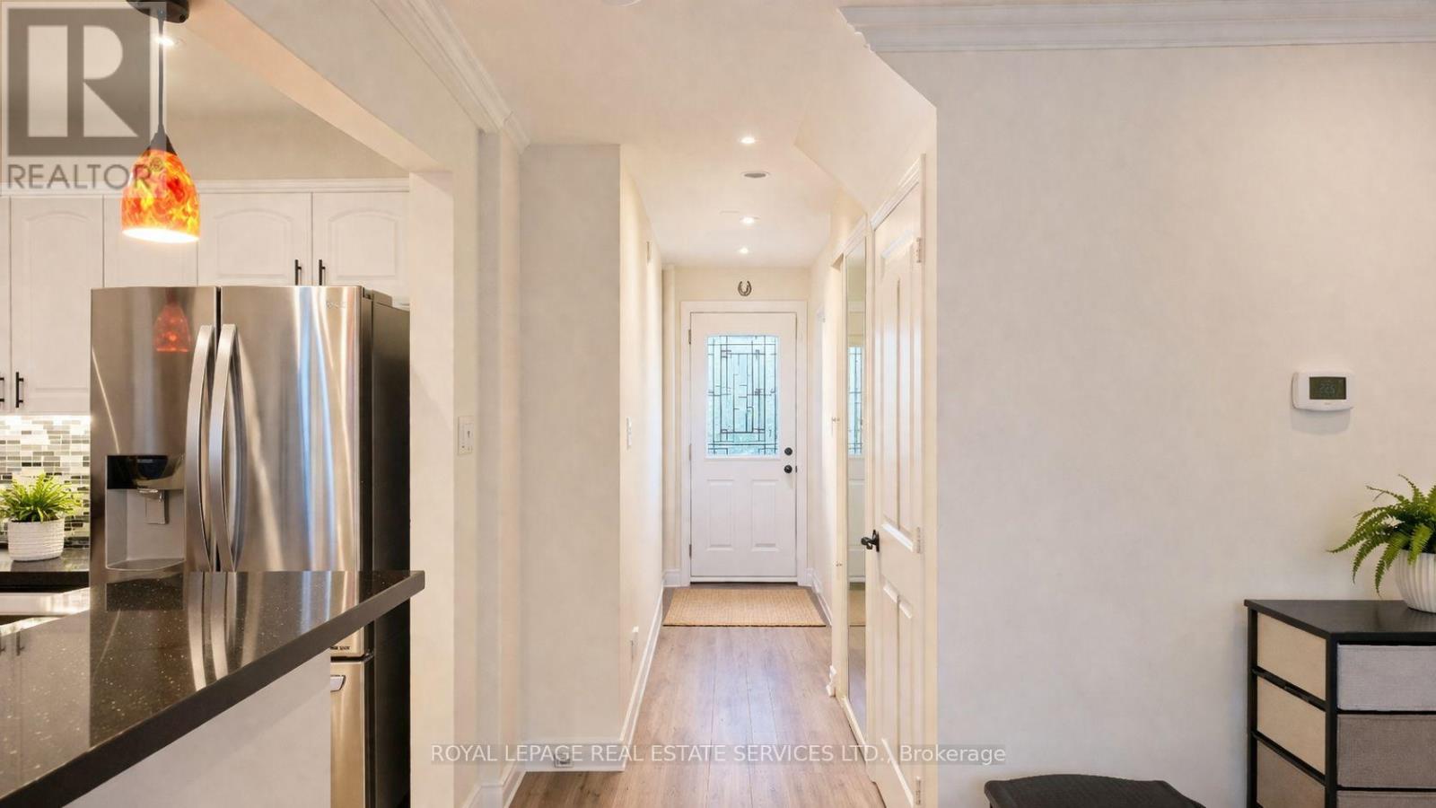 43 - 6449 Glen Erin Drive, Mississauga, Ontario  L5N 2T2 - Photo 2 - W12937780