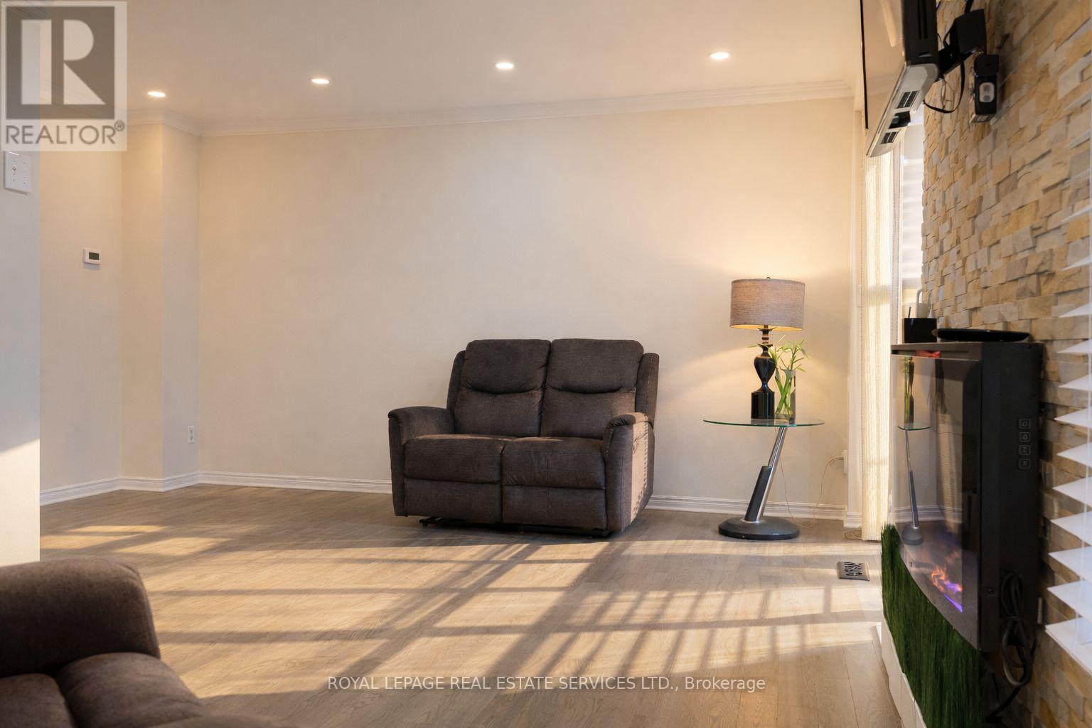 43 - 6449 Glen Erin Drive, Mississauga, Ontario  L5N 2T2 - Photo 5 - W12937780