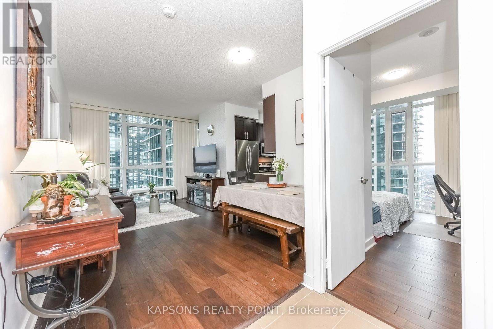 2204 - 4070 Confederation Parkway, Mississauga, Ontario  L5B 0E9 - Photo 10 - W12956442