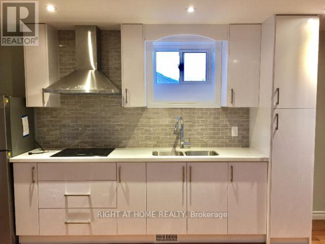 1088 Pearson Drive, Oakville, Ontario  L6H 2A8 - Photo 4 - W12956452