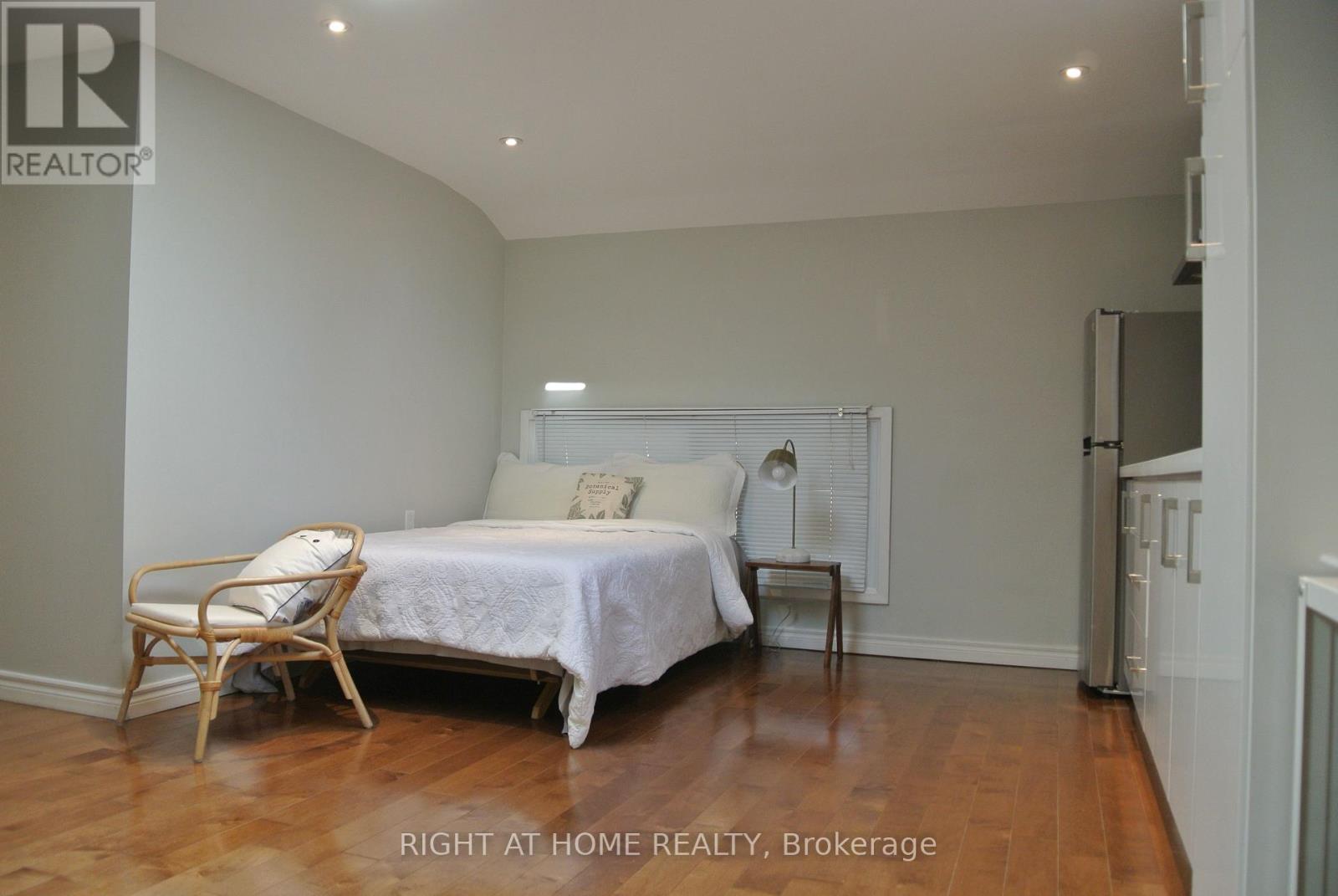 1088 Pearson Drive, Oakville, Ontario  L6H 2A8 - Photo 7 - W12956452