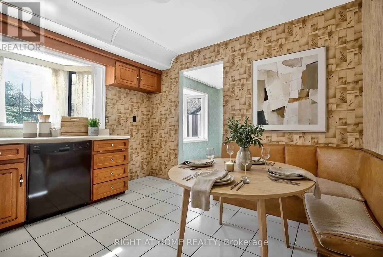 3626 Fieldgate Drive, Mississauga, Ontario  L4X 2J7 - Photo 11 - W12956456