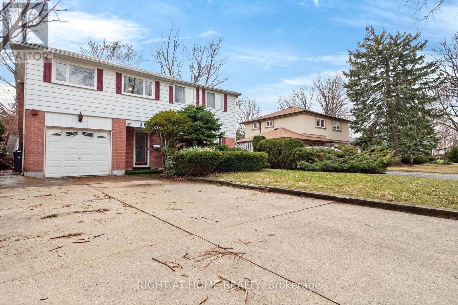 3626 Fieldgate Drive, Mississauga, Ontario  L4X 2J7 - Photo 2 - W12956456