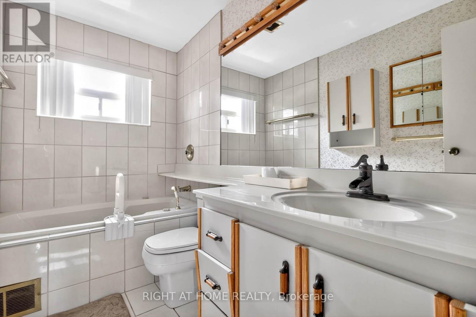 3626 Fieldgate Drive, Mississauga, Ontario  L4X 2J7 - Photo 26 - W12956456