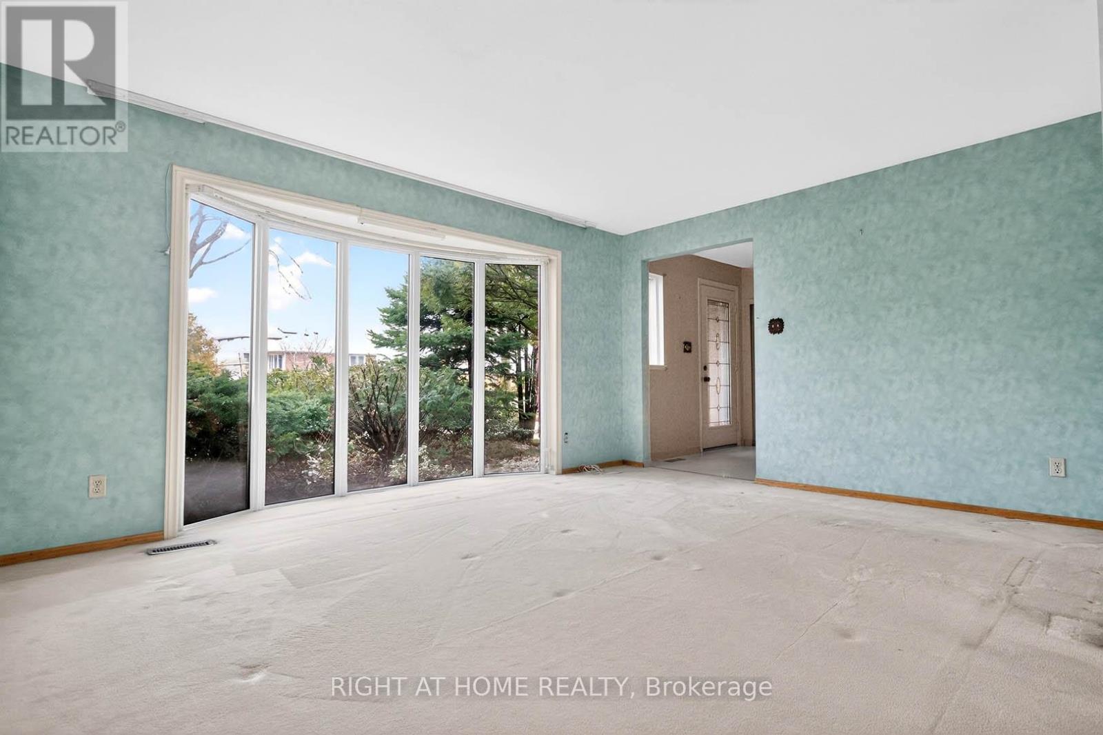 3626 Fieldgate Drive, Mississauga, Ontario  L4X 2J7 - Photo 5 - W12956456