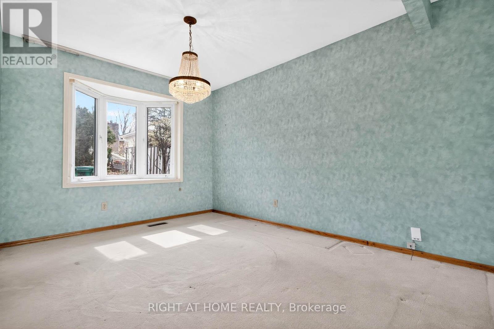 3626 Fieldgate Drive, Mississauga, Ontario  L4X 2J7 - Photo 9 - W12956456