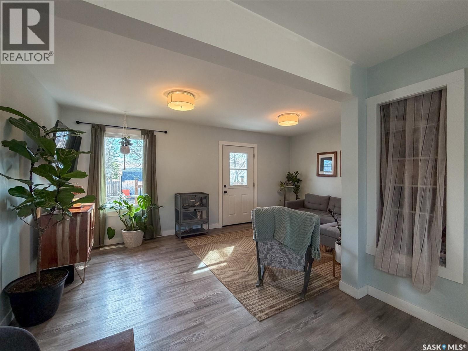 442 Front Street W, Eastend, Saskatchewan  S0N 0T0 - Photo 11 - SK032064