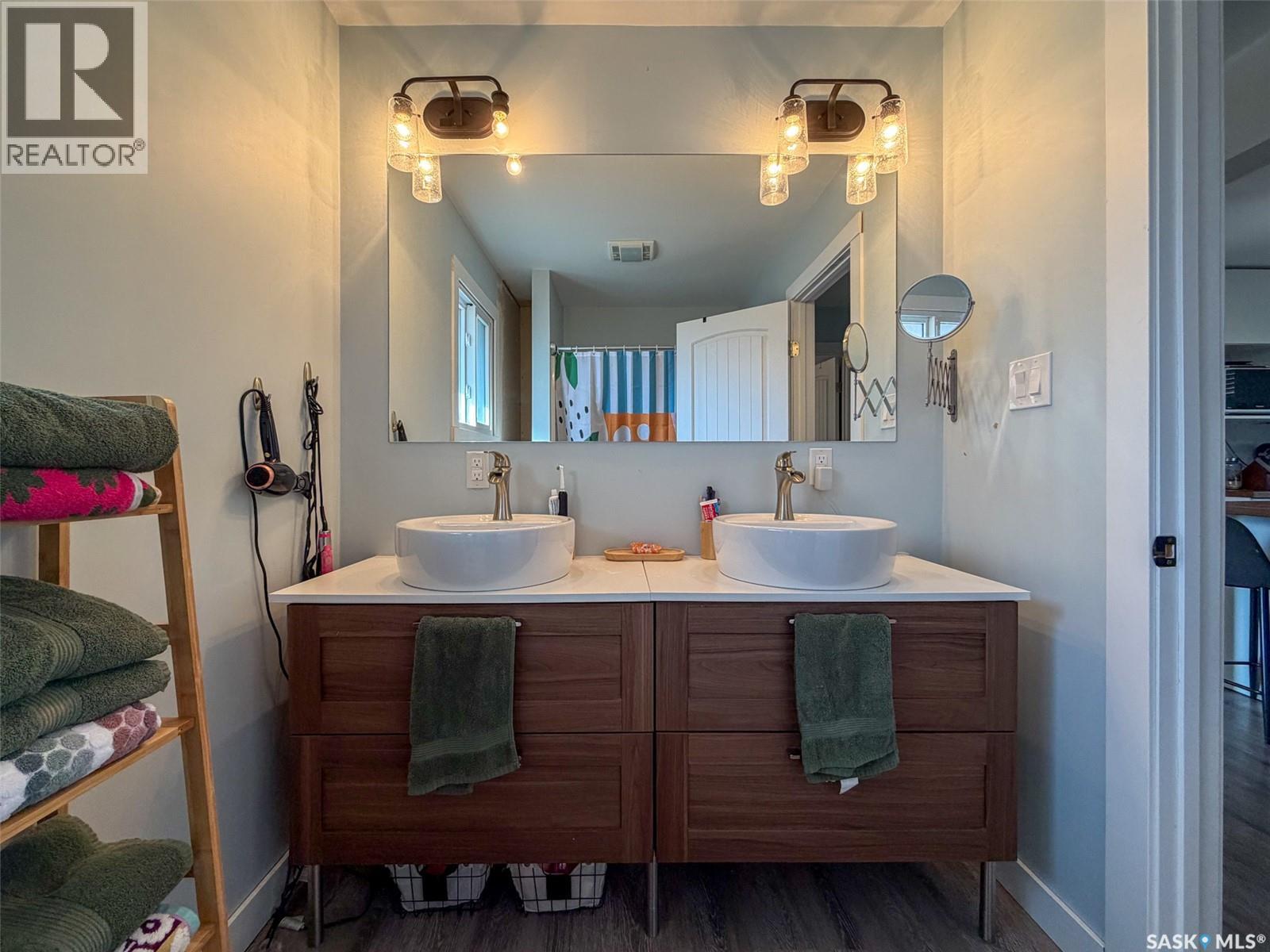 442 Front Street W, Eastend, Saskatchewan  S0N 0T0 - Photo 18 - SK032064