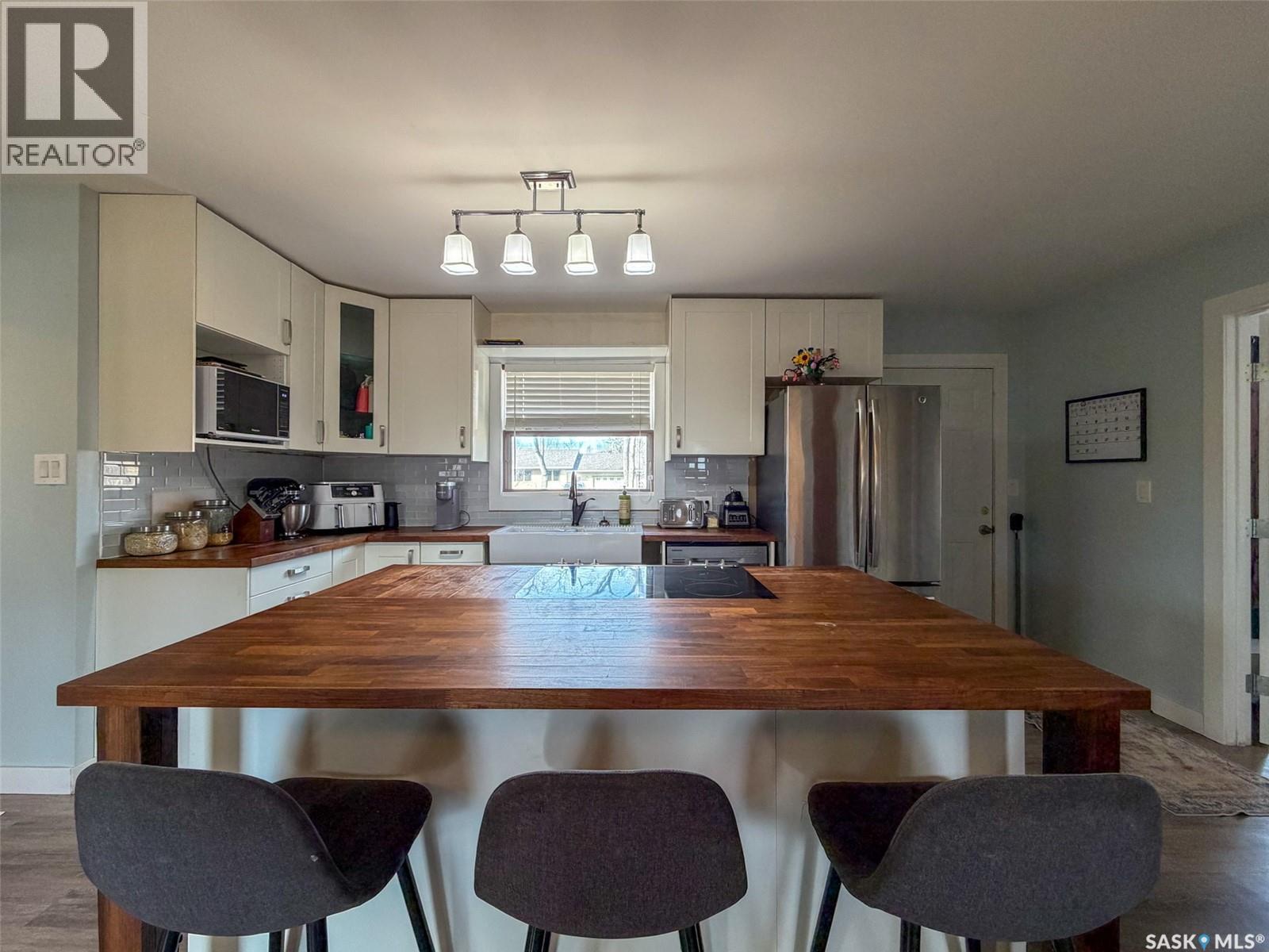 442 Front Street W, Eastend, Saskatchewan  S0N 0T0 - Photo 3 - SK032064