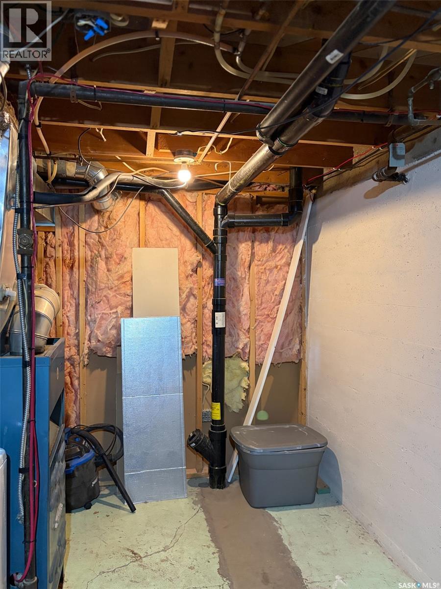 442 Front Street W, Eastend, Saskatchewan  S0N 0T0 - Photo 31 - SK032064