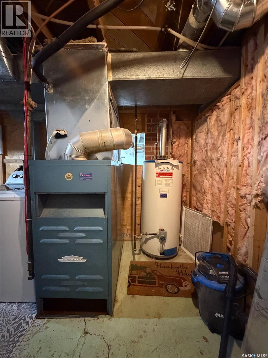 442 Front Street W, Eastend, Saskatchewan  S0N 0T0 - Photo 35 - SK032064