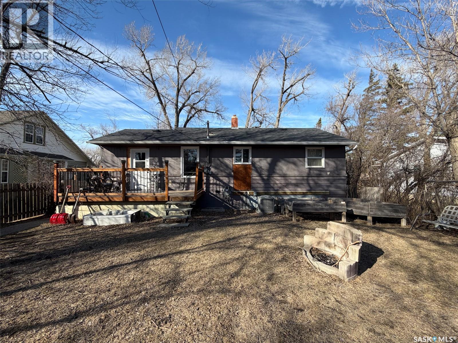 442 Front Street W, Eastend, Saskatchewan  S0N 0T0 - Photo 36 - SK032064