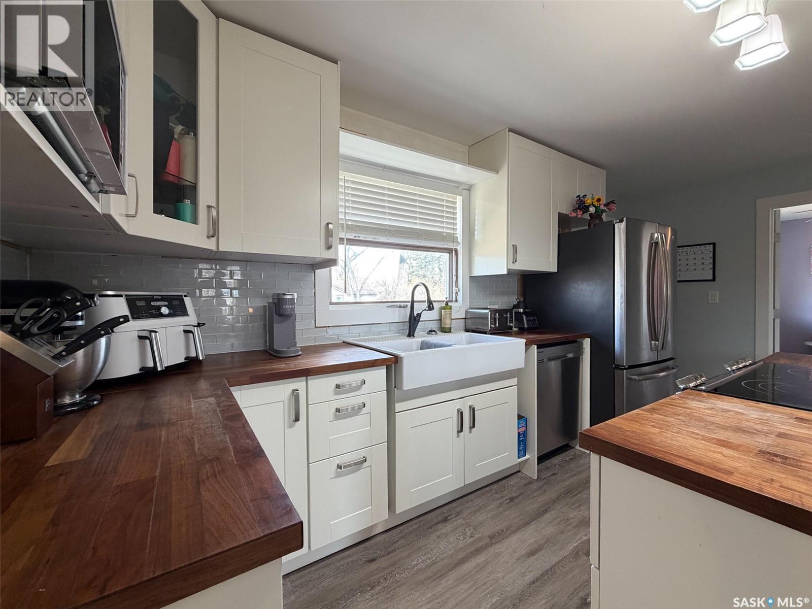 442 Front Street W, Eastend, Saskatchewan  S0N 0T0 - Photo 6 - SK032064