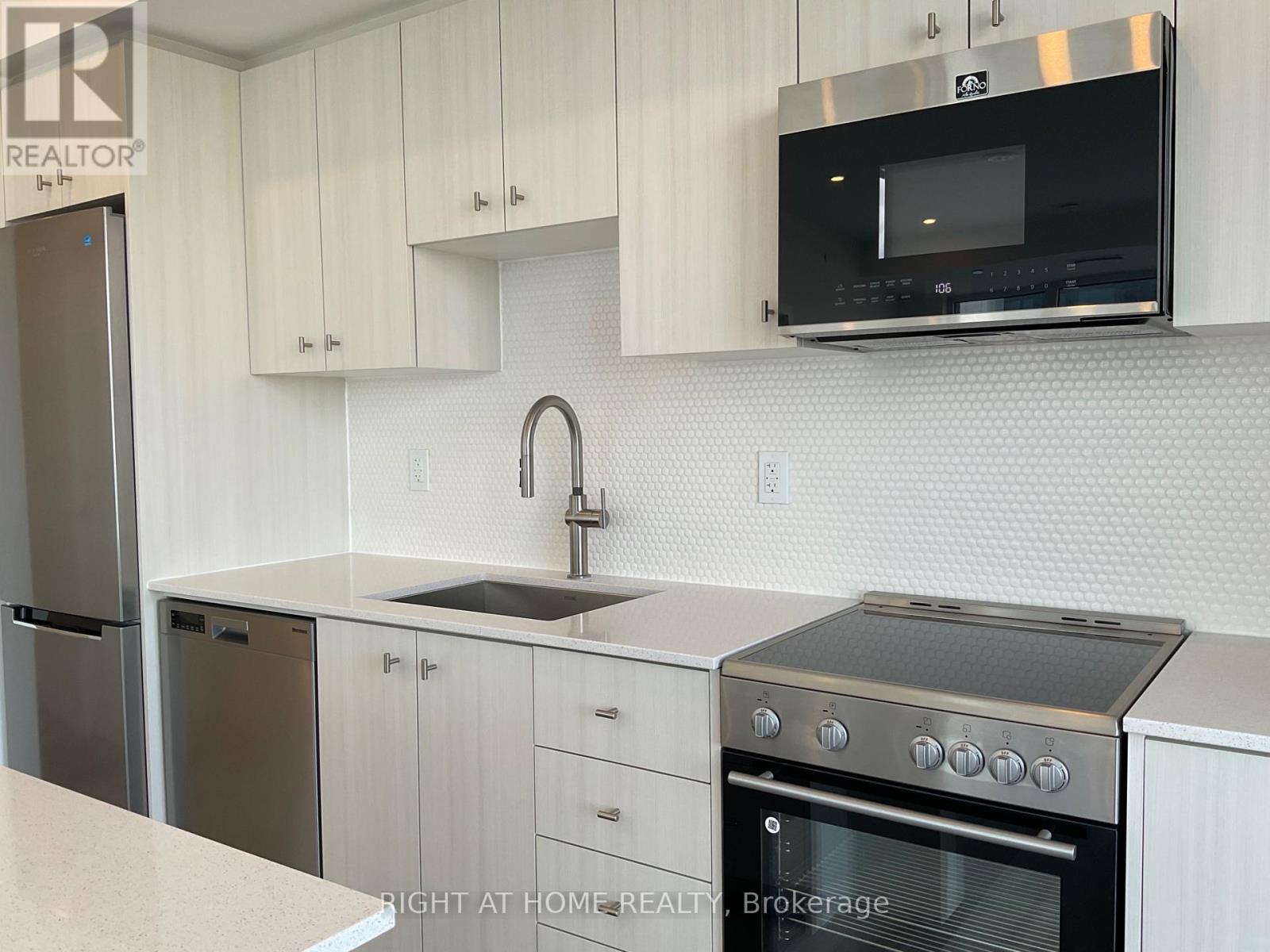 1812 - 15 Wellington Street, Kitchener, Ontario  N2G 0E3 - Photo 4 - X12956458