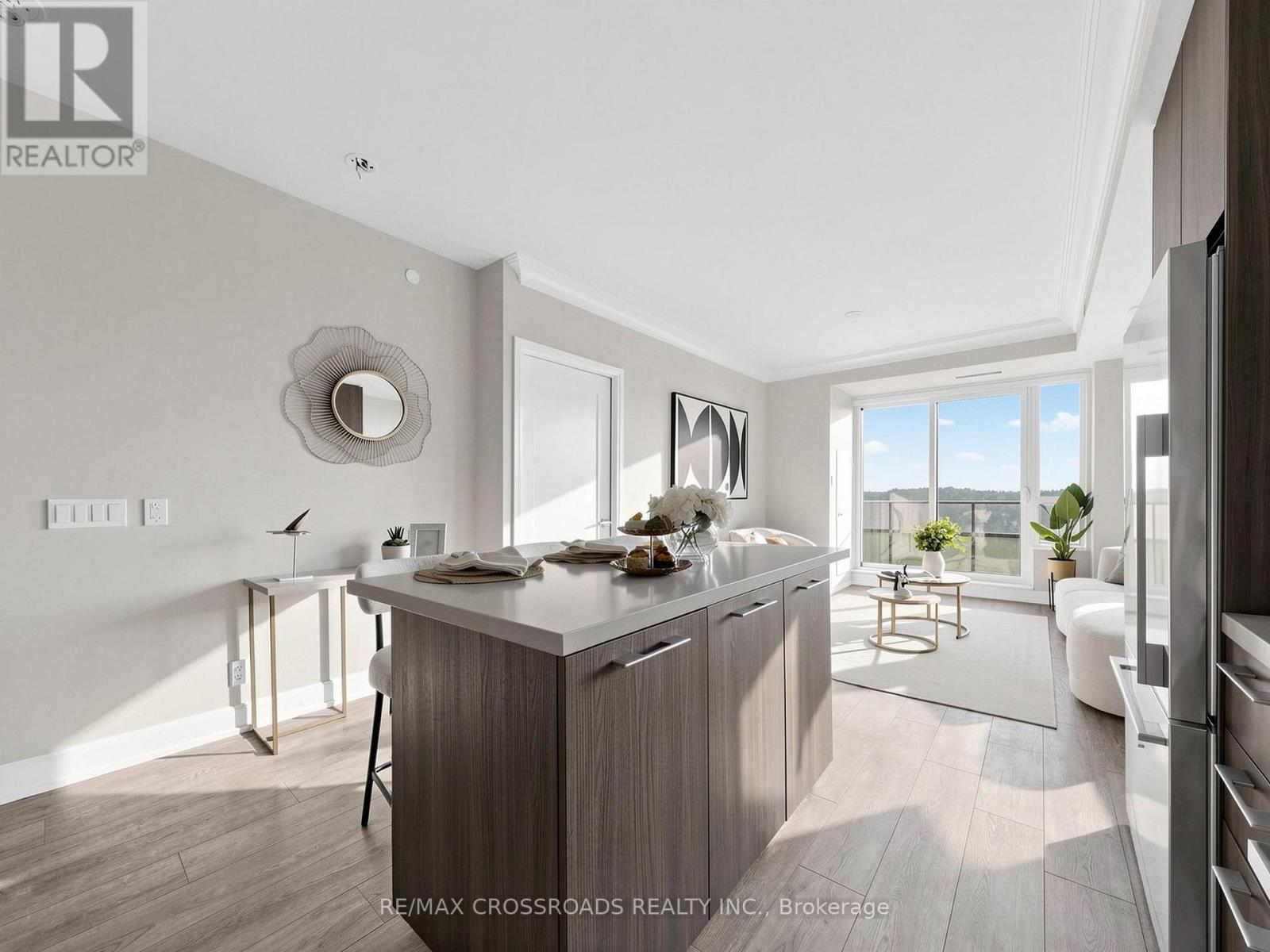 1710 - 38 Water Walk Drive, Markham, Ontario  L3R 6M8 - Photo 14 - N12956054