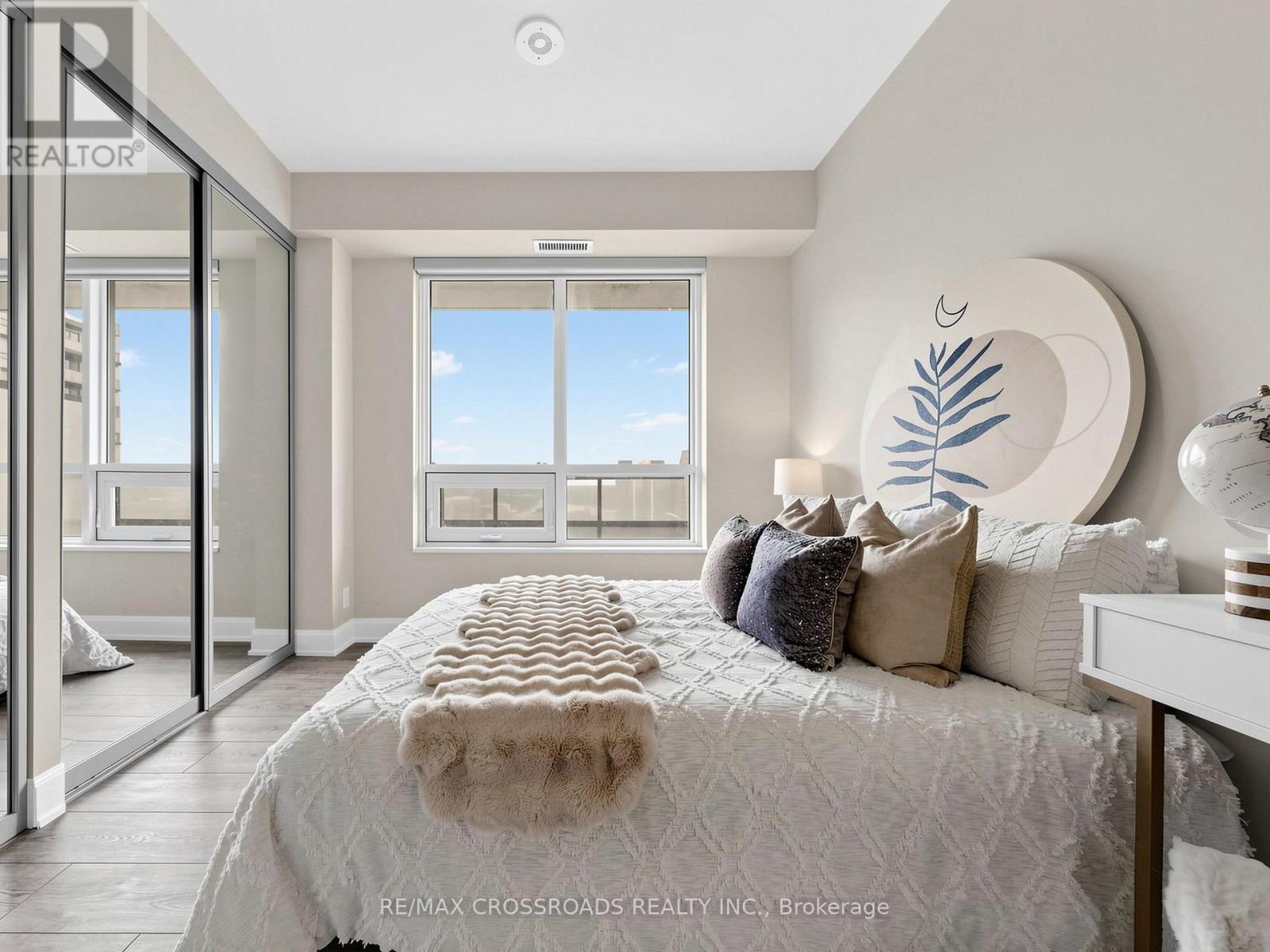 1710 - 38 Water Walk Drive, Markham, Ontario  L3R 6M8 - Photo 22 - N12956054