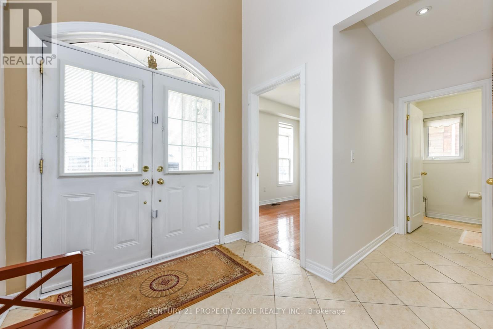 22 Jacksonville Drive, Brampton (Vales Of Castlemore), Ontario  L6P 2Z3 - Photo 2 - W12948228