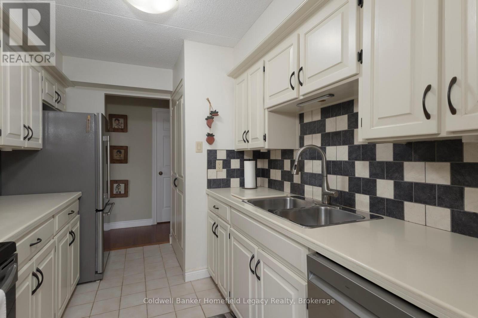 22 St Andrew Street N, St. Marys, Ontario N4X 1C5 - Photo 7 - X12956484