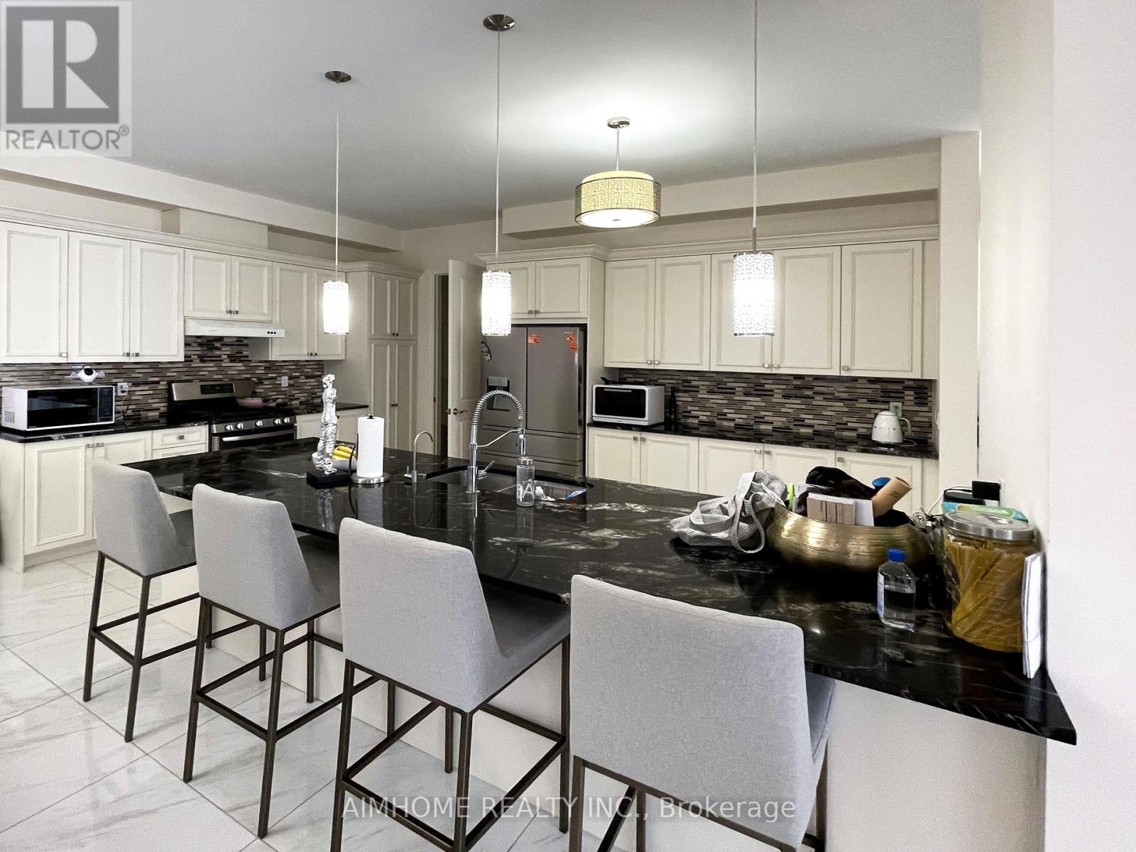 14 Dr Pearson Court, East Gwillimbury, Ontario  L9N 0L6 - Photo 7 - N12942156