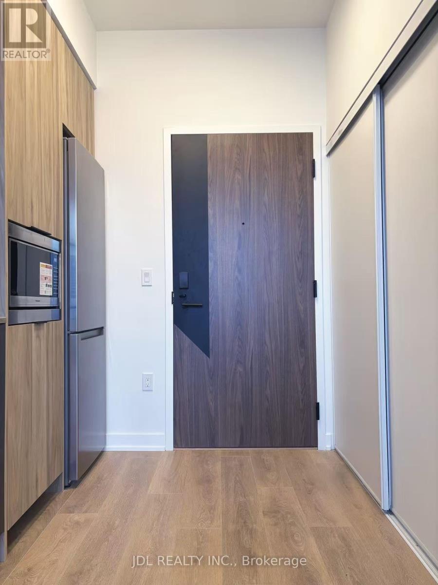 824 - 1037 THE QUEENSWAY, Toronto, Ontario