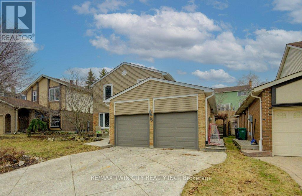 15 DEERWOOD CRESCENT, Kitchener, Ontario