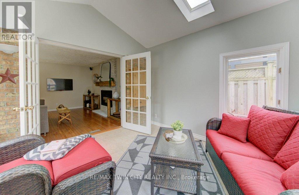 15 Deerwood Crescent, Kitchener, Ontario  N2N 1R4 - Photo 13 - X12956504