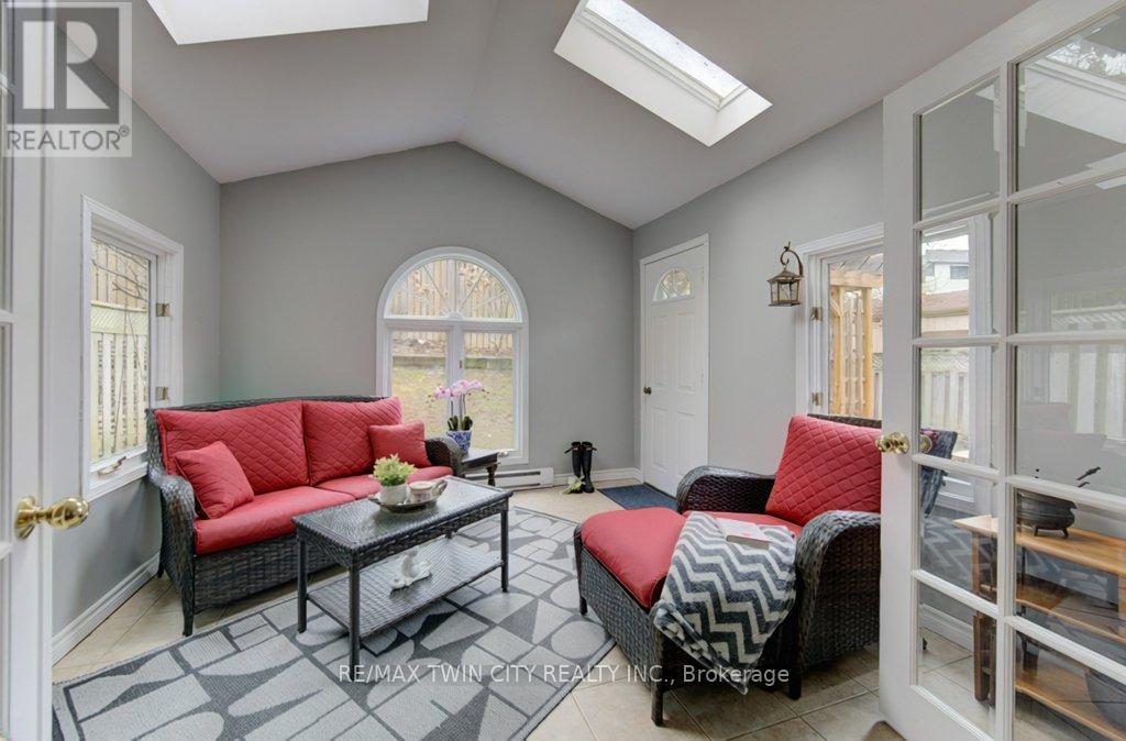 15 Deerwood Crescent, Kitchener, Ontario  N2N 1R4 - Photo 14 - X12956504