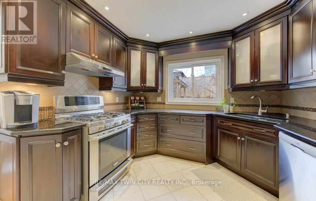 15 Deerwood Crescent, Kitchener, Ontario  N2N 1R4 - Photo 16 - X12956504