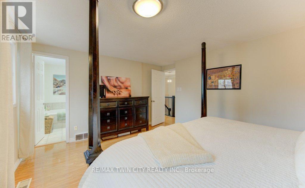 15 Deerwood Crescent, Kitchener, Ontario  N2N 1R4 - Photo 24 - X12956504