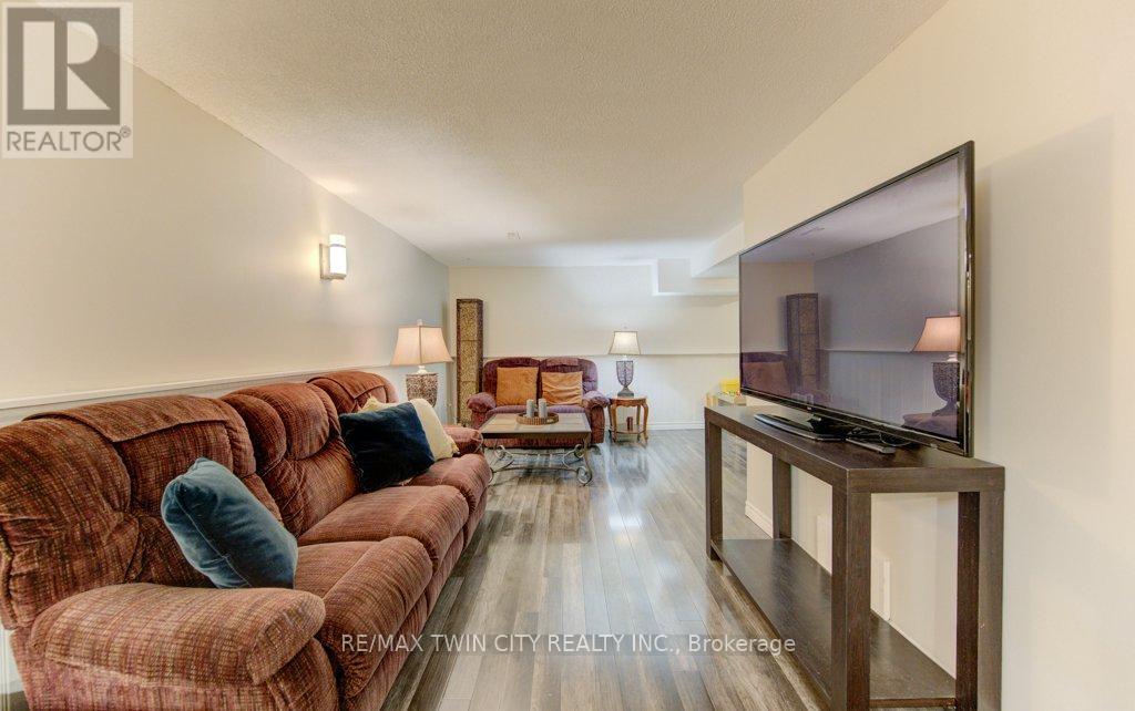 15 Deerwood Crescent, Kitchener, Ontario  N2N 1R4 - Photo 33 - X12956504