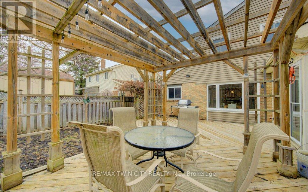 15 Deerwood Crescent, Kitchener, Ontario  N2N 1R4 - Photo 37 - X12956504