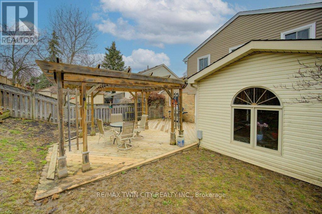 15 Deerwood Crescent, Kitchener, Ontario  N2N 1R4 - Photo 38 - X12956504