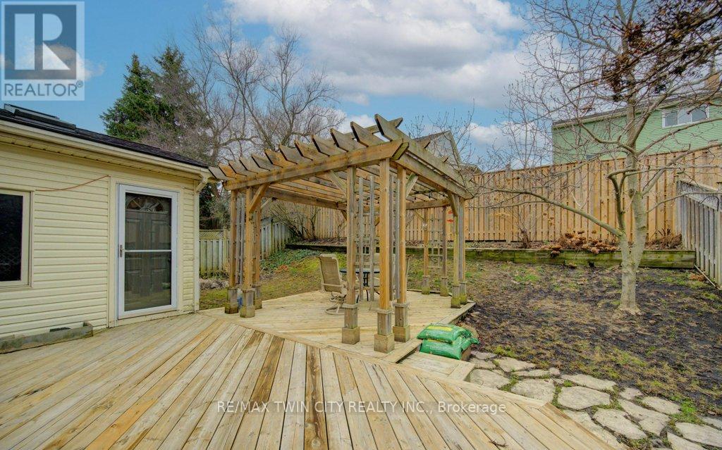 15 Deerwood Crescent, Kitchener, Ontario  N2N 1R4 - Photo 40 - X12956504