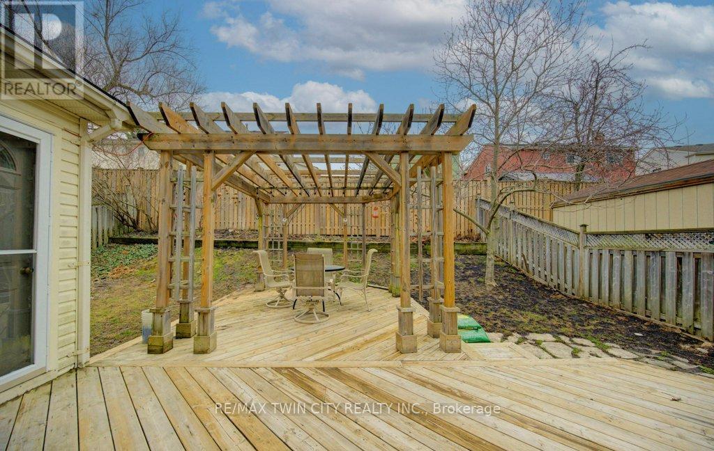 15 Deerwood Crescent, Kitchener, Ontario  N2N 1R4 - Photo 41 - X12956504