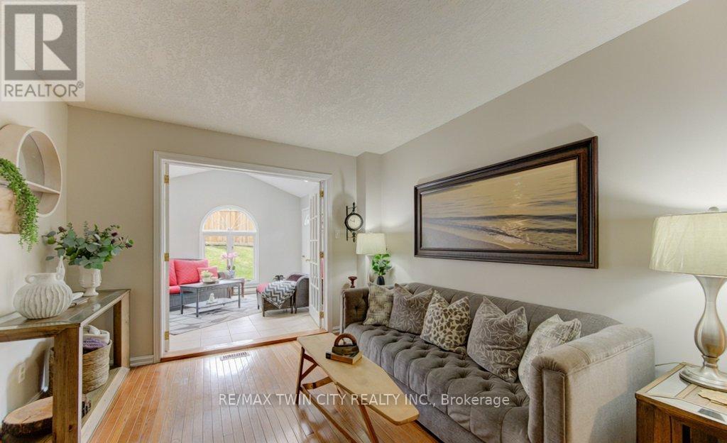 15 Deerwood Crescent, Kitchener, Ontario  N2N 1R4 - Photo 8 - X12956504