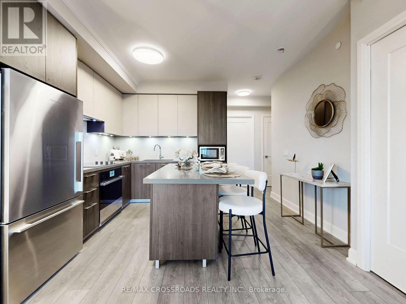 1710 - 38 Water Walk Drive, Markham, Ontario  L3R 6M8 - Photo 12 - N12956054