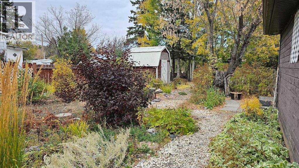 207 4 Street Nw, Sundre, Alberta  T0M 1X0 - Photo 2 - A2285141