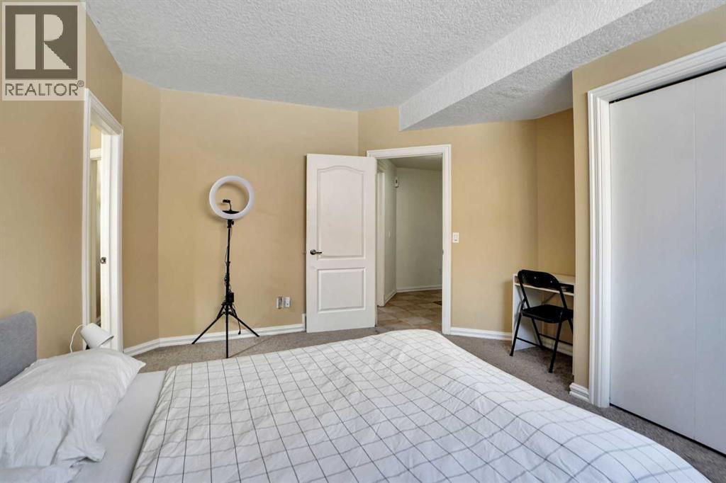 6 Strathridge Way SW, Calgary, Alberta  T3H 3S3 - Photo 43 - A2298508