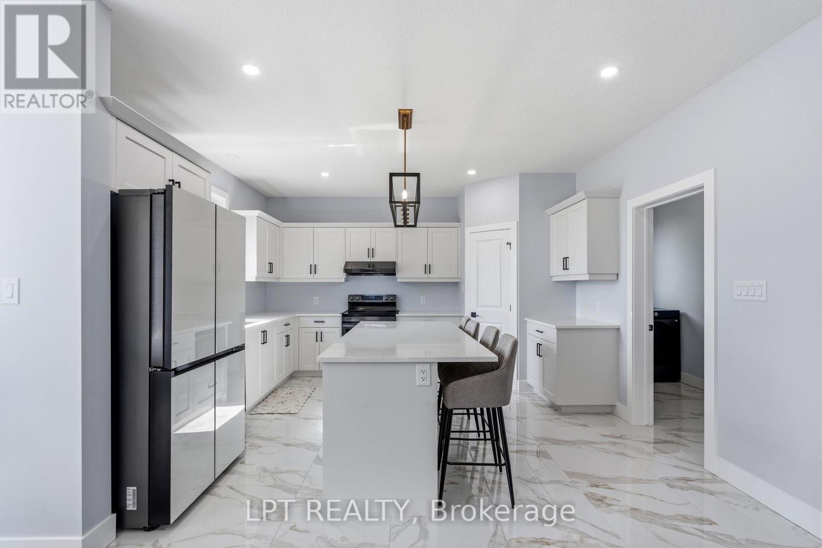 163 Mcleod Street, North Middlesex, Ontario  N0M 2K0 - Photo 15 - X12956514