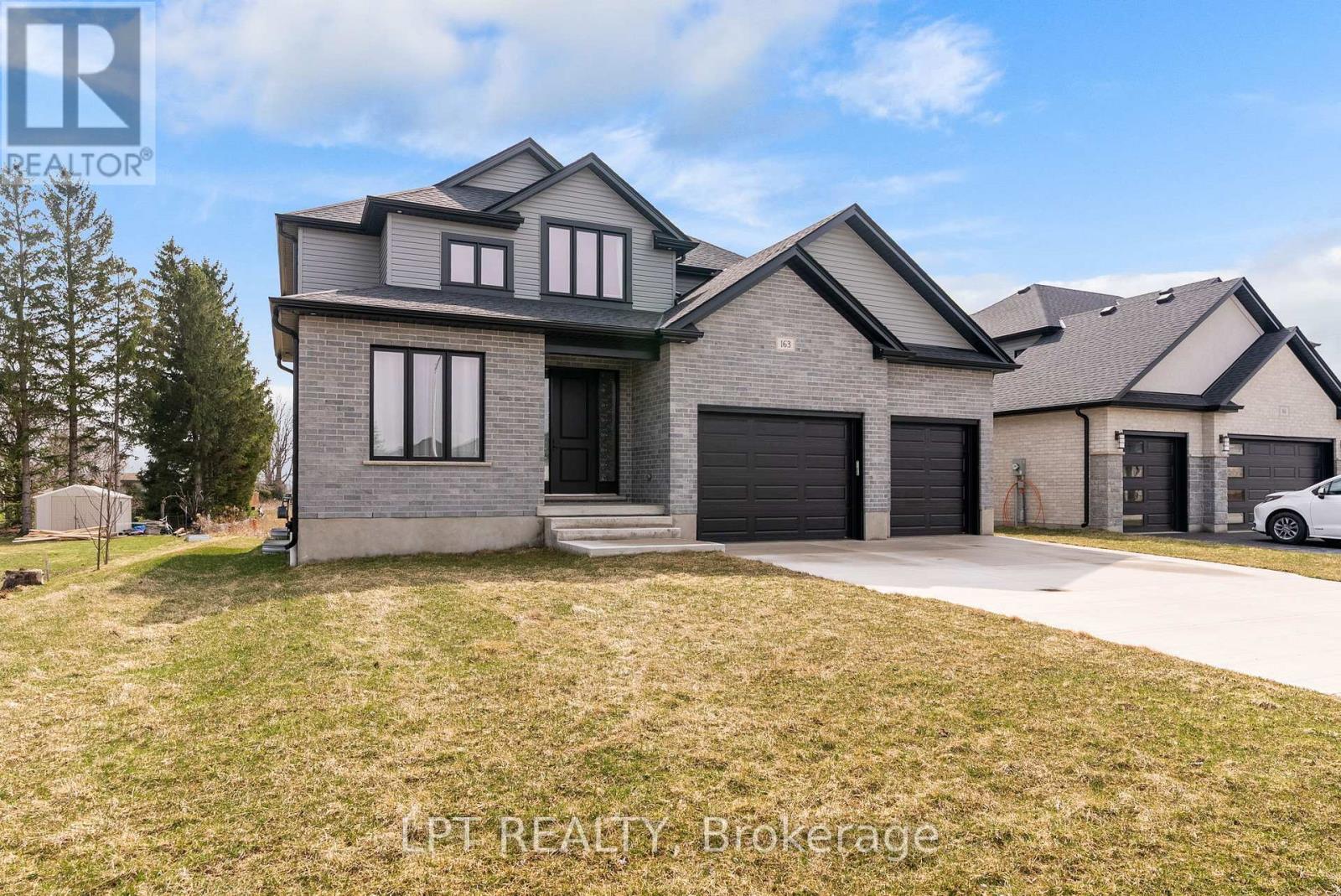 163 Mcleod Street, North Middlesex, Ontario  N0M 2K0 - Photo 4 - X12956514