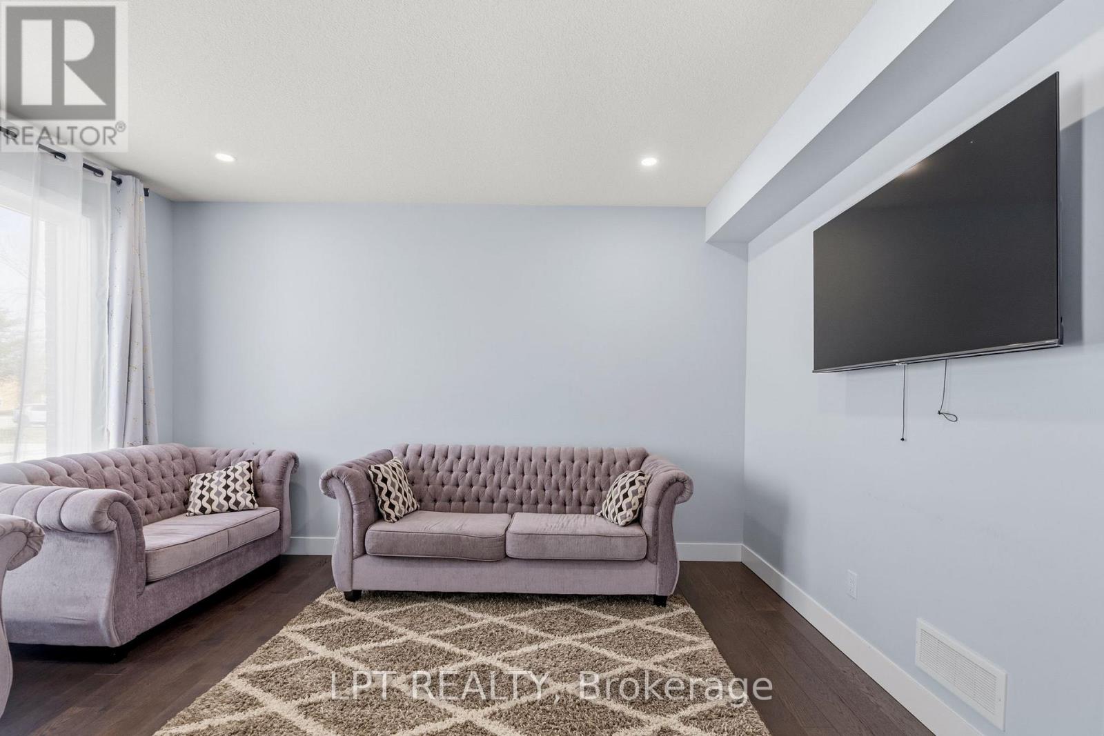 163 Mcleod Street, North Middlesex, Ontario  N0M 2K0 - Photo 7 - X12956514