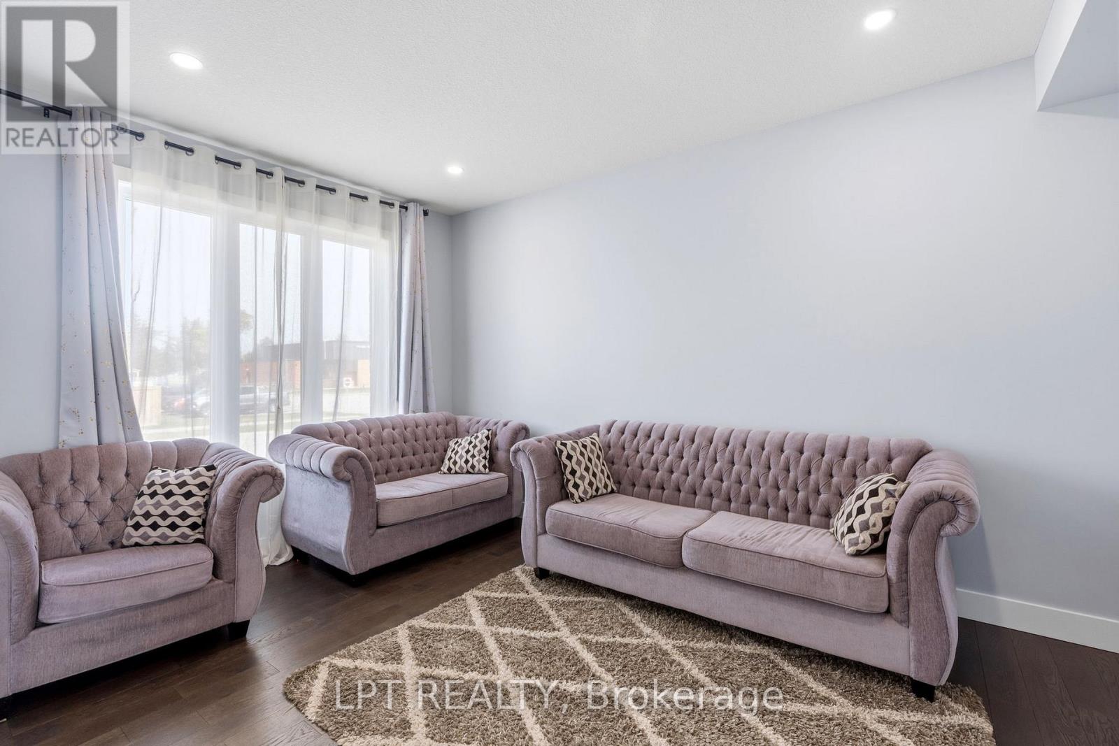 163 Mcleod Street, North Middlesex, Ontario  N0M 2K0 - Photo 8 - X12956514