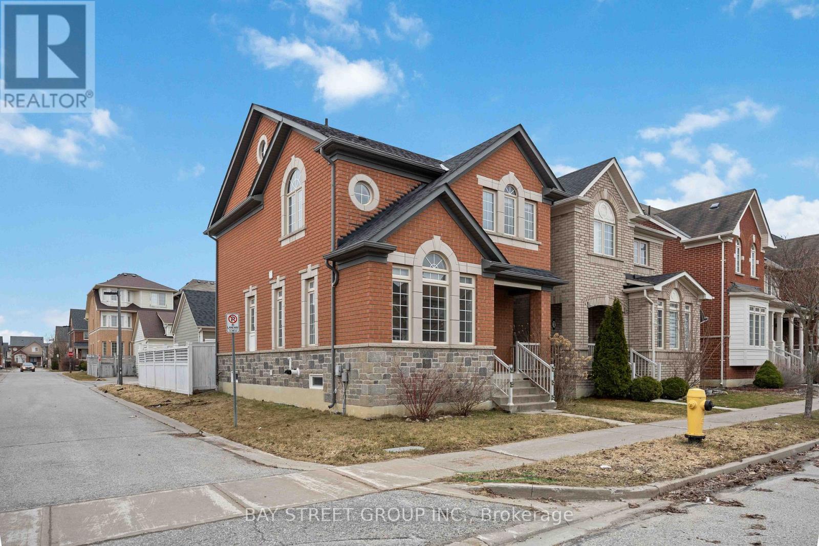 5 Tottenham Court, Markham, Ontario  L6B 1H5 - Photo 3 - N12956506