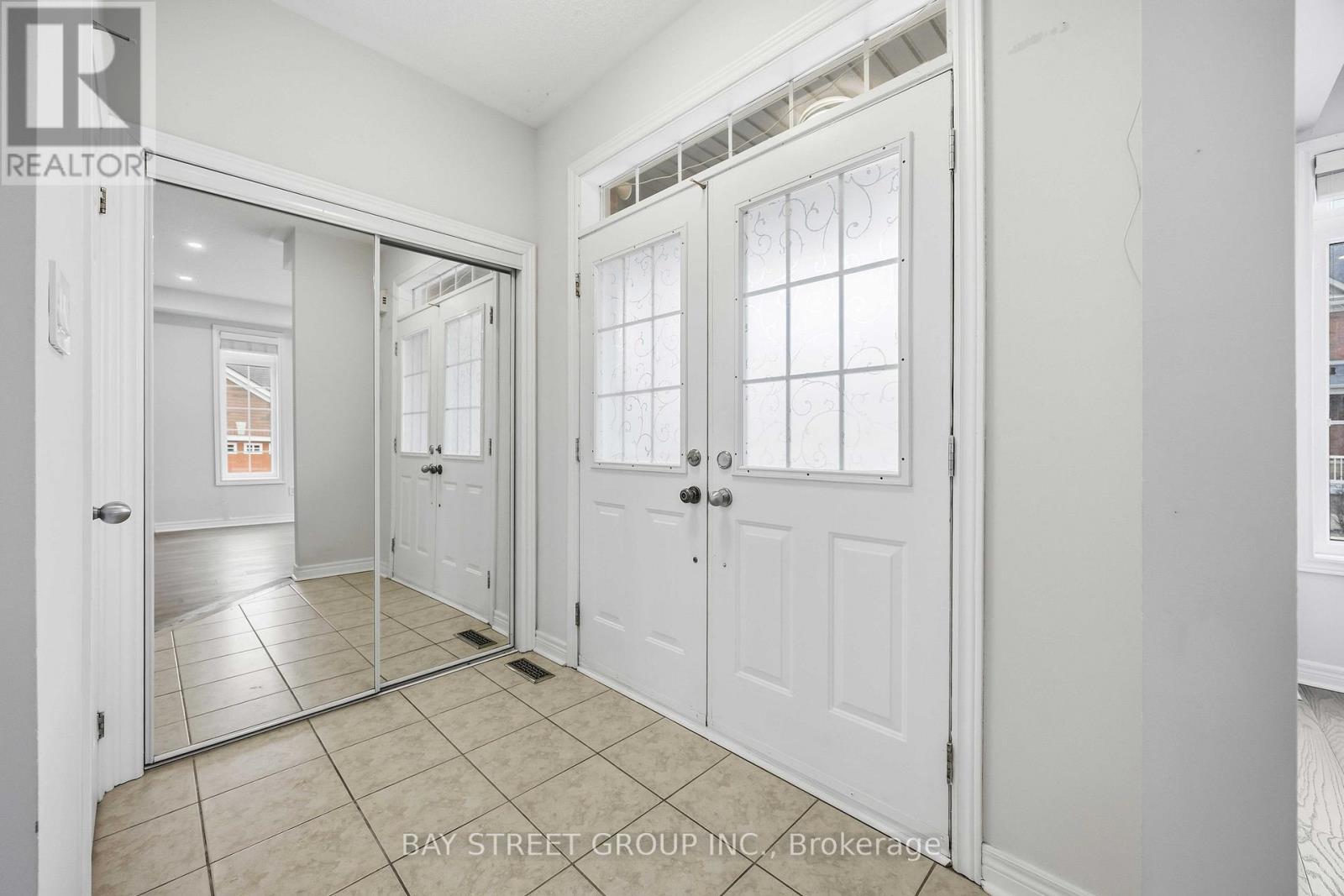 5 Tottenham Court, Markham, Ontario  L6B 1H5 - Photo 4 - N12956506