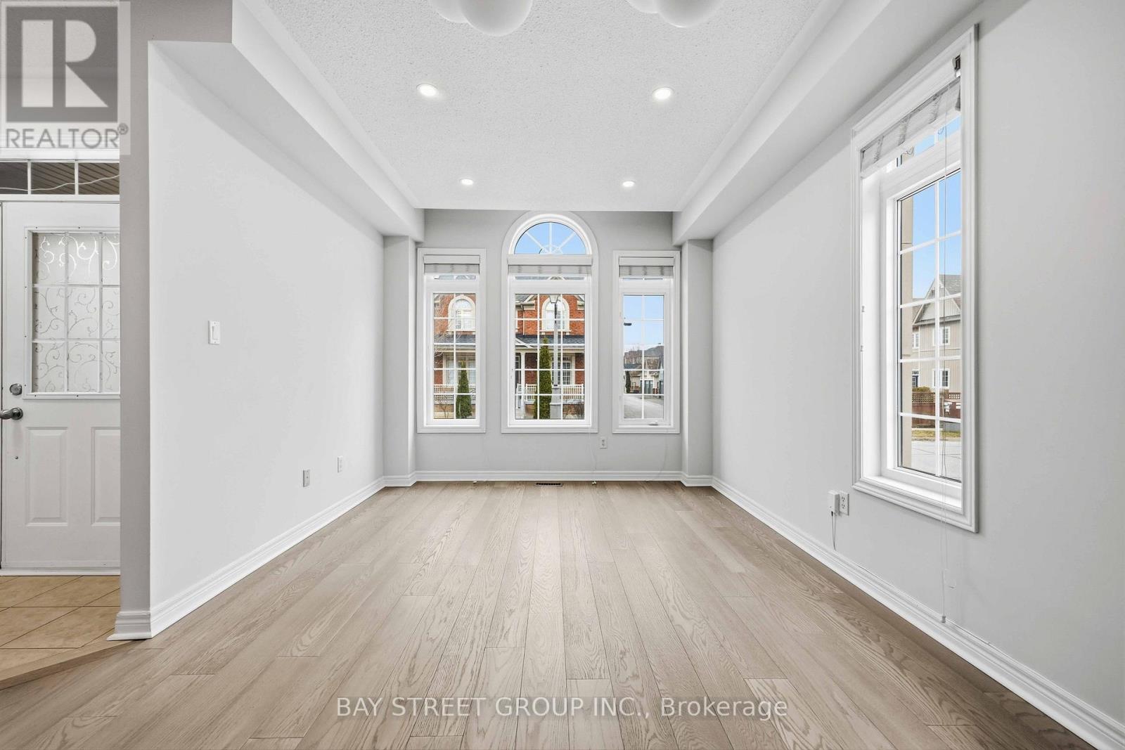 5 Tottenham Court, Markham, Ontario  L6B 1H5 - Photo 6 - N12956506